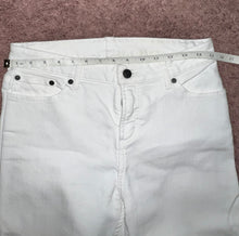 Load image into Gallery viewer, Thrifted White Capris
